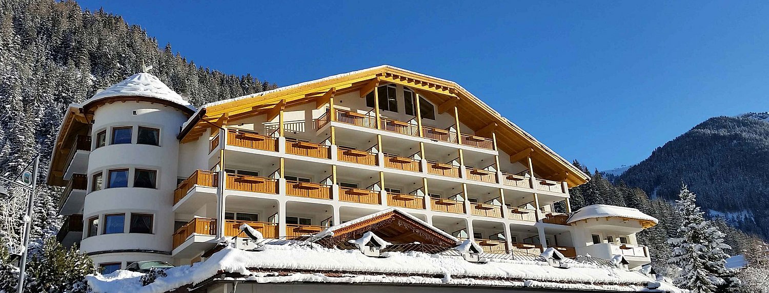 4*S Hotel Cèsa Tyrol in winter
